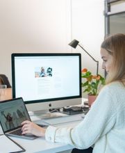 BUZZINTALENTS ist eine renommierte Influencer-Agentur aus Köln, die sich darauf spezialisiert hat, Marken und Menschen zusammenzubringen und herausragende Influencer-Kampagnen zu entwickeln. Als Full-Service Influencer Agentur platzieren wir Marken, Produkte und Botschaften in perfekte Inszenierung und erreichen damit Deinen individuellen Zielkunden: effektiv, zielorientiert und in professionellster Umsetzung.