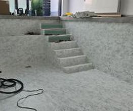 Innenpool wird mit Renolit Arcoplan Touch Folie verkleidet