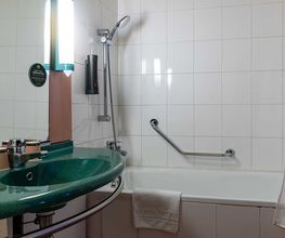 B&B HOTEL Grenoble Université 2 - image 7