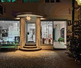 Unser Ladengeschäft in der Weihnachtszeit.