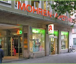 Aussenansicht der Apotheke im Tal