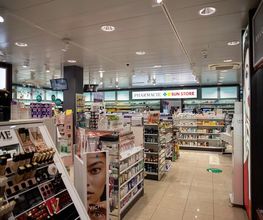 intérieur-pharmacie-sun-store-chaux-de-fonds-metropole