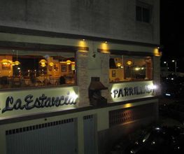 parrillada-la-estancia-fachada-01.jpg