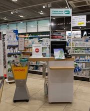 interieur-de-la-pharmacie-sun-store-romanel