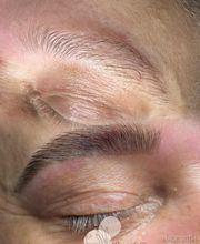 Augenbrauen formen und färben