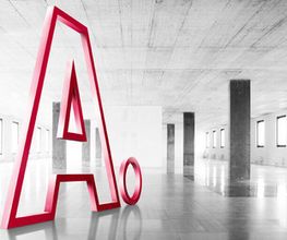 Adimmo Logo in leerem Raum diagonal von vorne