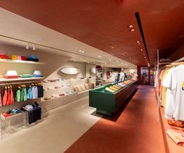 Lacoste Saint Tropez image 1