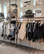 GUESS immagine 17