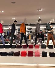 Lacoste McArthurGlen Provence Miramas _ Prêt-à-porter Homme Femme Enfants