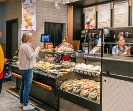 Junge Die Bäckerei. Bild 7