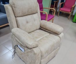 237080684-1-tkm8Abdbzk1764438853544.jpeg