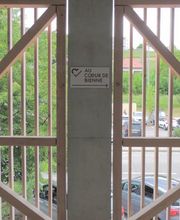 Au Coeur de Bienne SA, Malleray-Bévilard, indicateur de direction après la sortie de l'ascenseur