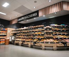 Bäckerei
Nutzen Sie unsere Indoor-Bake-Off-Abteilung und wählen Sie aus frischem Brot, Brötchen, Gebäck, Kuchen und Snacks.