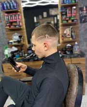 Shine Cut Herrenfriseur Bild 1