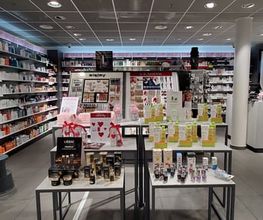 innenraum-amavita-apotheke-erlibacher-märt