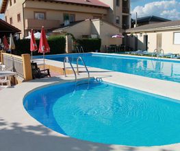 hostal-restaurante-prado-piscina-04.jpg