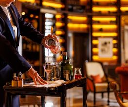 Our tempting drinks trolley welcomes you with a fine selection of wines, cocktails and spirits rigth at your armchair.