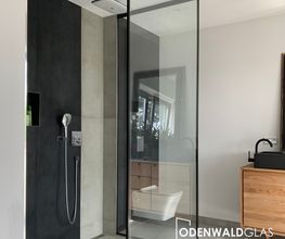 Walk-In-Eckdusche schwarze Profile