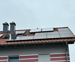 Offgridtec Photovoltaikanlage auf Doppelhaushälfte.jpeg