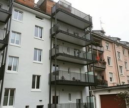Stapelbalkon über 4 Etagen mit Geländer nach Kundenwusch
