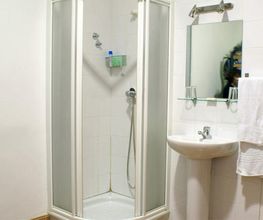 hostal-las-torres-bano-lastorres-05.jpg