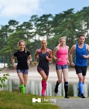 Voor de sporters kunnen we naast sportzolen en schoenadviezen ook voorzien in sportcompressiekousen.