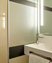 B&B HOTEL Paris Porte des Lilas image 5