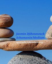 Jasmin Djihounouck Schamanin/Medium Bild 1