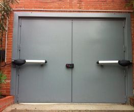 308786-carpinteria-metalica-pol-met-puerta-de-fierro-de-color-plomo.w1024.jpg