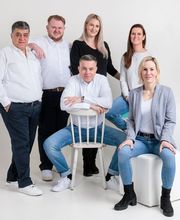 Teamfoto - AXA Versicherungsbüro Markus Schwetlick e.K. - Kfz Versicherung in  Gröbenzell