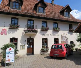 Aussenansicht der Schloß-Apotheke