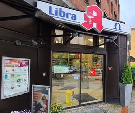 Aussenansicht der Libra Apotheke