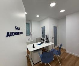 Sala de reparaciones del Centro Auditivo Audika Palma de Mallorca ubicado en Carrer de Gilabert de Centelles, 8B, Llevant, Palma.
