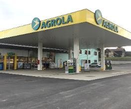AGROLA Tankstelle in Cossonay; station-service AGROLA à Cossonay avec un TopShop kiosque, mit einem TopShop, grosse Überdachung, station couverte