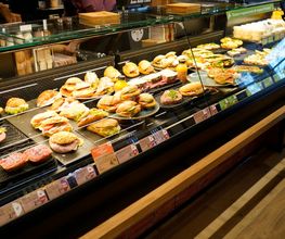 Junge Die Bäckerei. Bild 5