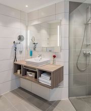 Guest room bath
