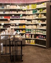 Pharmacie-Amavita-Portes-Rouges-intérieur