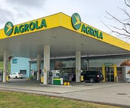 AGROLA Tankstelle in Wangen bei Olten. Mit TopShop. Grosse Überdachung mit mehreren Tanksäulen.