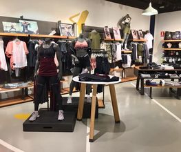 Nike Store Diagonal imagen 11