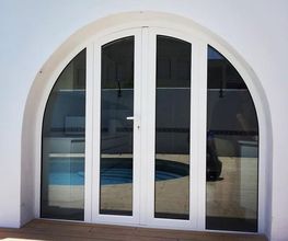 puertaarqueadaaluminioblancoroturapuentetermico.jpg