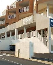 Devanture de l'immeuble de la maison Médicale Cal Metge où se trouve le centre pour l'audition de l'audioprothésiste Audika.