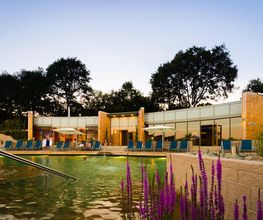 Panorama-Oase mit Fränkische Bier- und Genuss-Sauna am Badeteich der Therme Obernsees