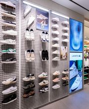 Lacoste Bordeaux Lac image 2