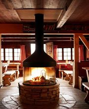 Kaminfeuer in der Elmauer Alm