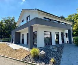 Bewundern Sie unser Living Haus Fertighaus in der Musterhausaustellung Ulm. Wir sind von Dienstag- Sonntag von 12.00- 17.00 Uhr für euch da!!