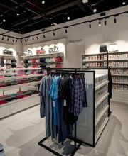 Calvin Klein Outlet image 3