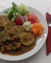 Biergulasch mit Brezelknödel
