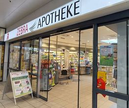 Aussenansicht der Zebra-Apotheke