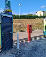 IPLANET Ricarica in sicurezza in modalità ultra fast per tutti i veicoli elettrici.