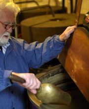 Senfmüller Guido Breuer bei der Arbeit
